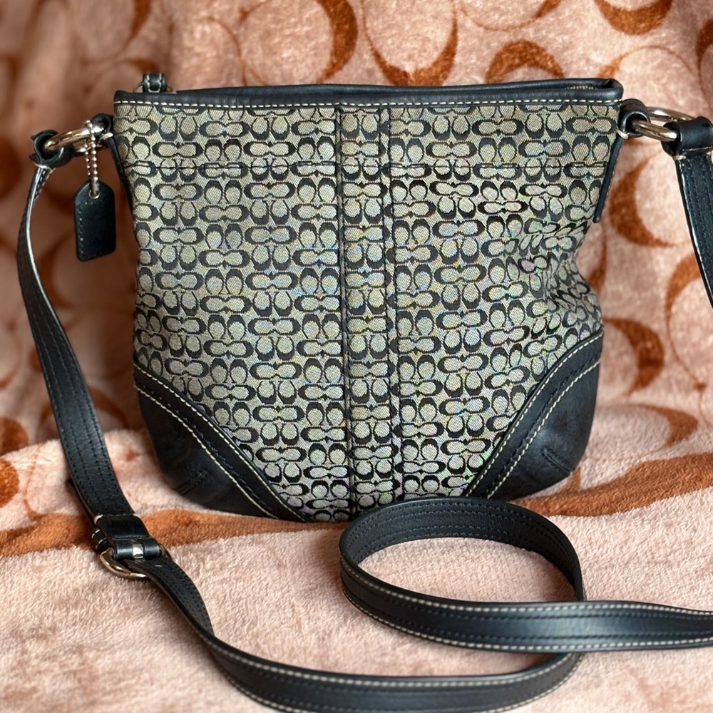 Coach Vintage Signature Swingpack / Crossbody bag in Black Canvas and Leather